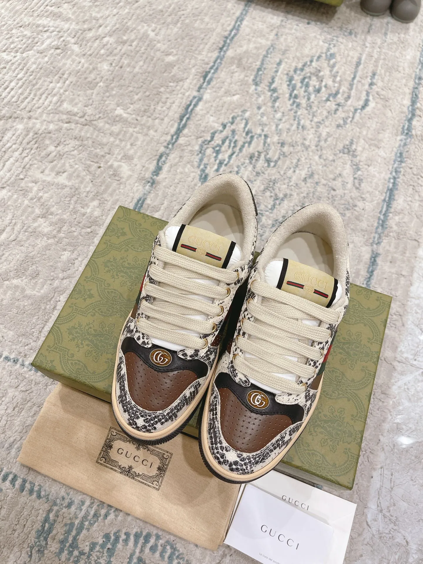 👟👟Ex-factory price 480👟👟 Couple style👫Gucci Gucci ❗️❗️New order shipped Original development Private mold making Correct last shape Hand-polished and distressed effect Correct details Complete accessories Imported leather/original towel lining crafted with craftsmanship Same size for men and women: 35-44